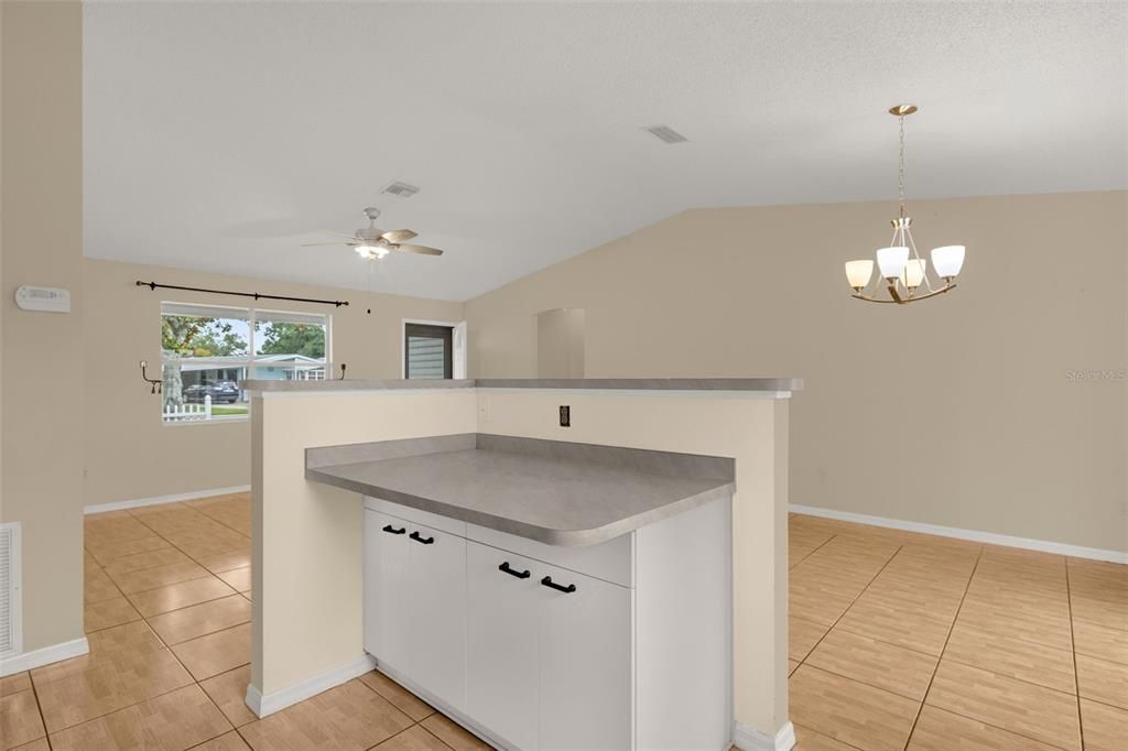 For Sale: $310,000 (3 beds, 2 baths, 1392 Square Feet)