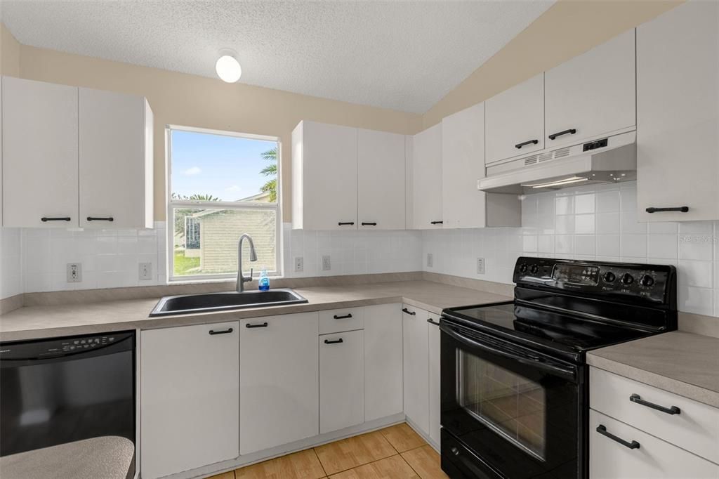 For Sale: $310,000 (3 beds, 2 baths, 1392 Square Feet)