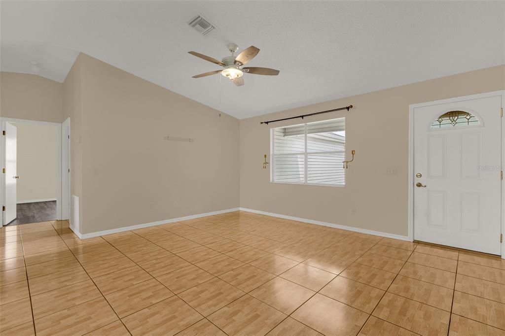 For Sale: $310,000 (3 beds, 2 baths, 1392 Square Feet)