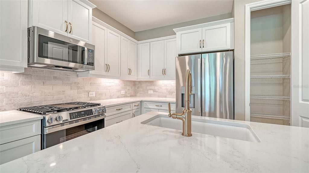 For Sale: $414,990 (2 beds, 2 baths, 1530 Square Feet)