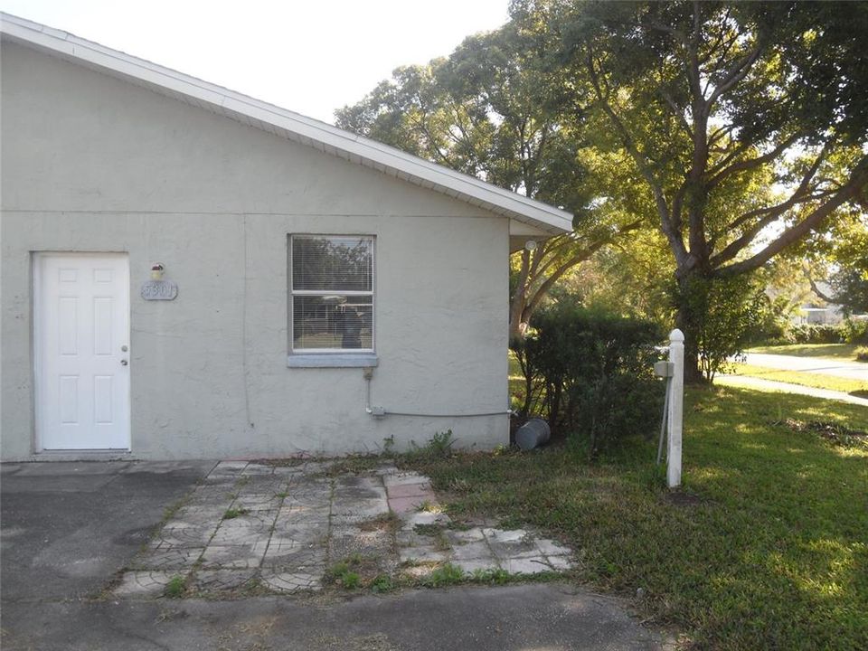 For Rent: $1,490 (2 beds, 1 baths, 782 Square Feet)