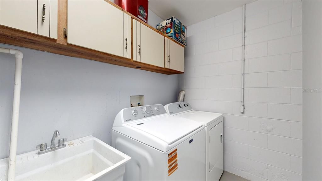 For Sale: $669,900 (3 beds, 2 baths, 2052 Square Feet)