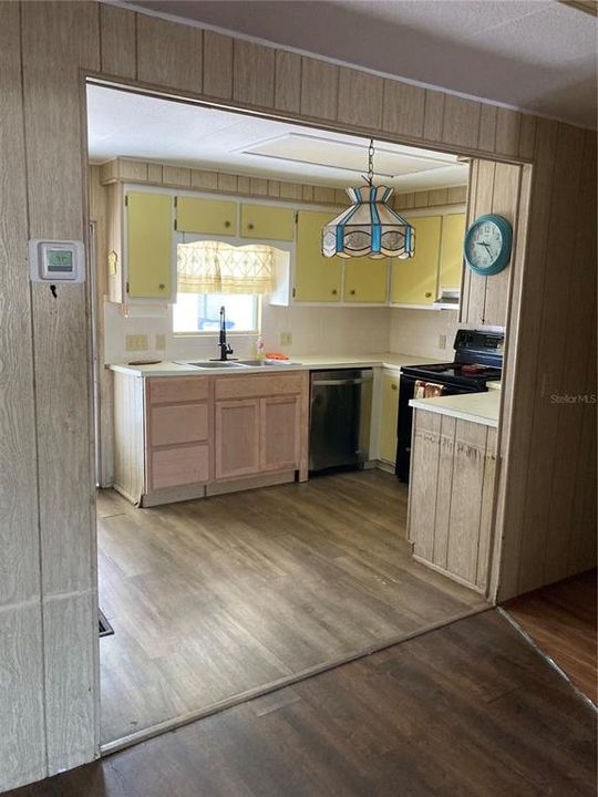На продажу: $87,900 (2 спален, 2 ванн, 1152 Квадратных фут)