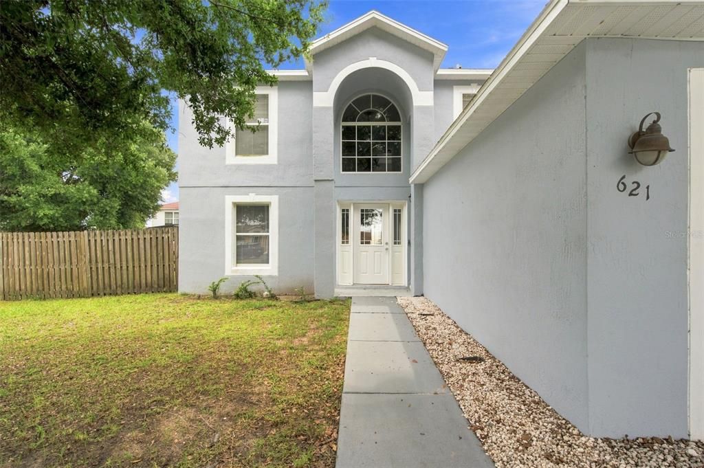 Active With Contract: $289,999 (3 beds, 2 baths, 2215 Square Feet)