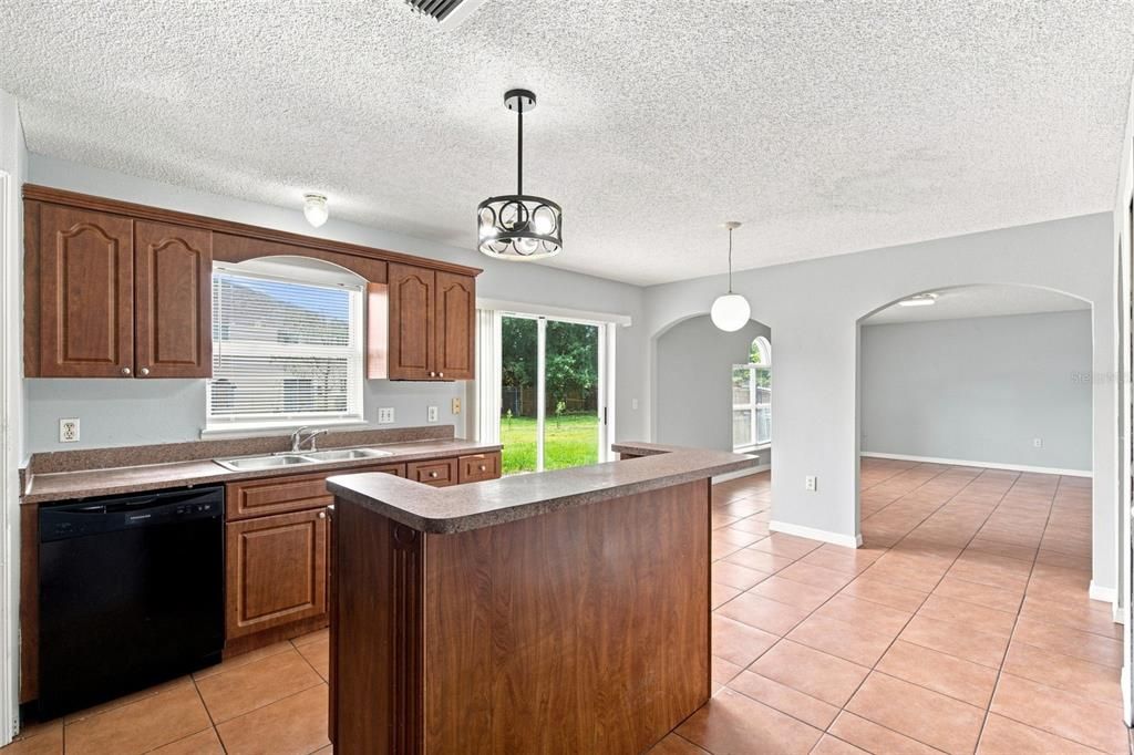 Active With Contract: $289,999 (3 beds, 2 baths, 2215 Square Feet)