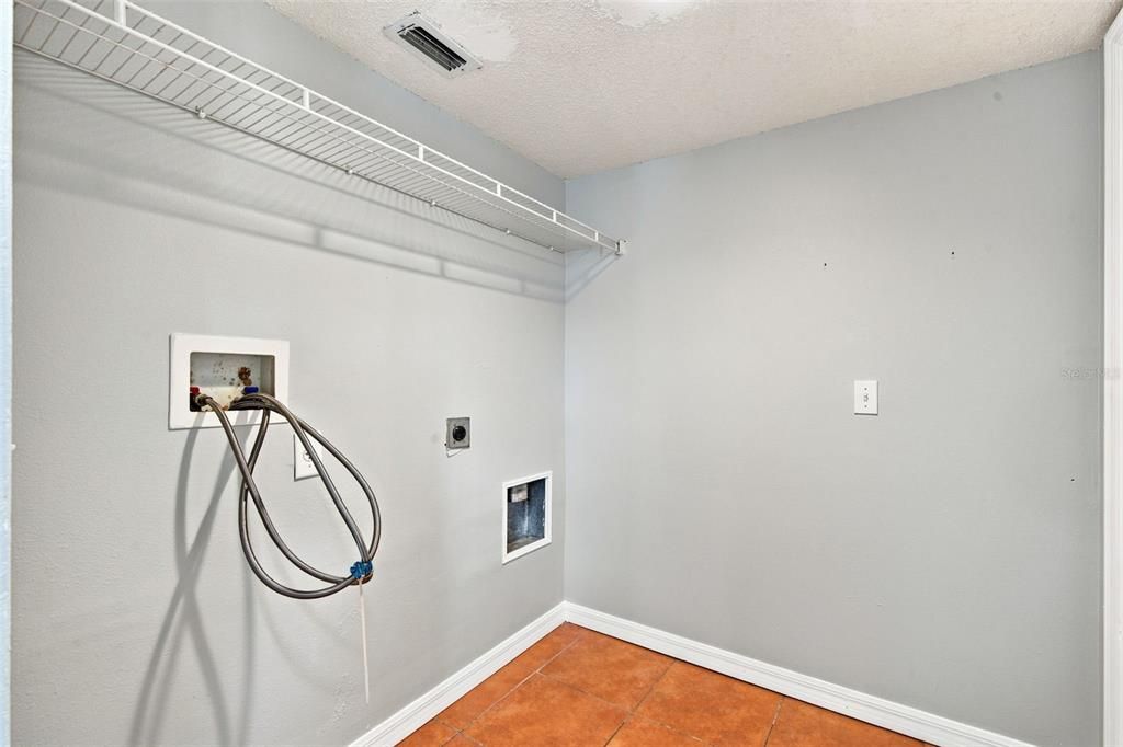 Active With Contract: $289,999 (3 beds, 2 baths, 2215 Square Feet)