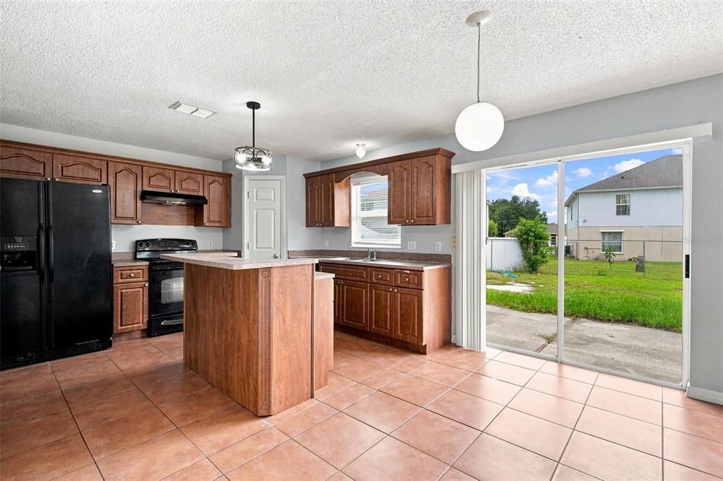 Active With Contract: $289,999 (3 beds, 2 baths, 2215 Square Feet)