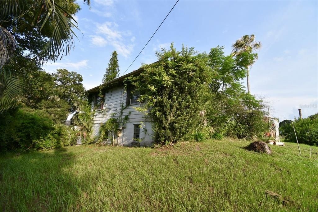For Sale: $299,900 (5 beds, 4 baths, 2572 Square Feet)