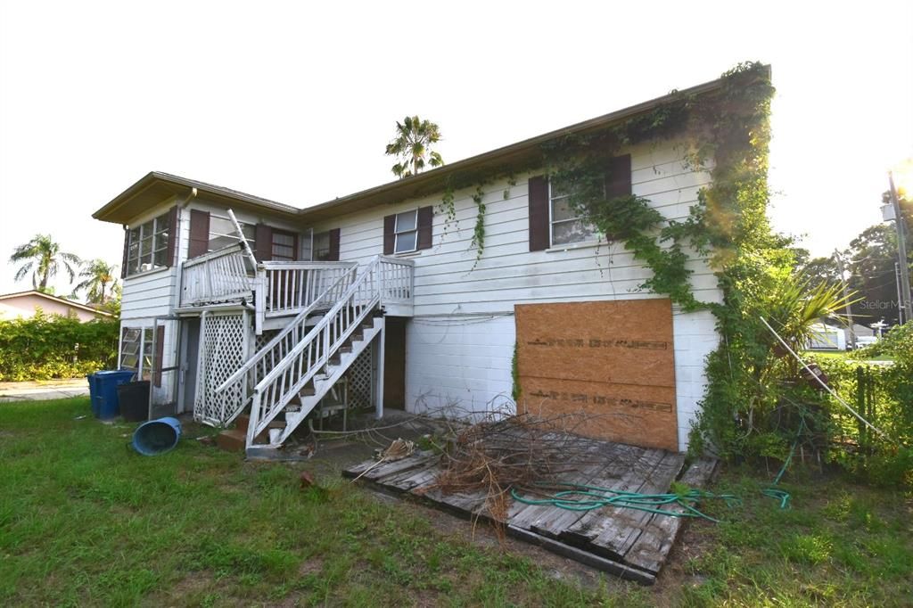 For Sale: $299,900 (5 beds, 4 baths, 2572 Square Feet)