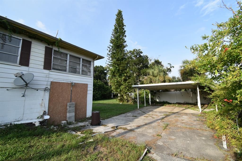 For Sale: $299,900 (5 beds, 4 baths, 2572 Square Feet)