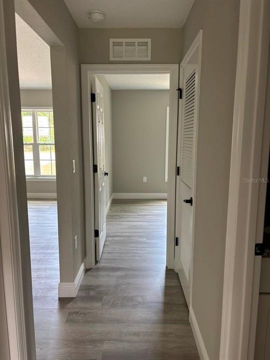 Active With Contract: $239,900 (3 beds, 2 baths, 1405 Square Feet)