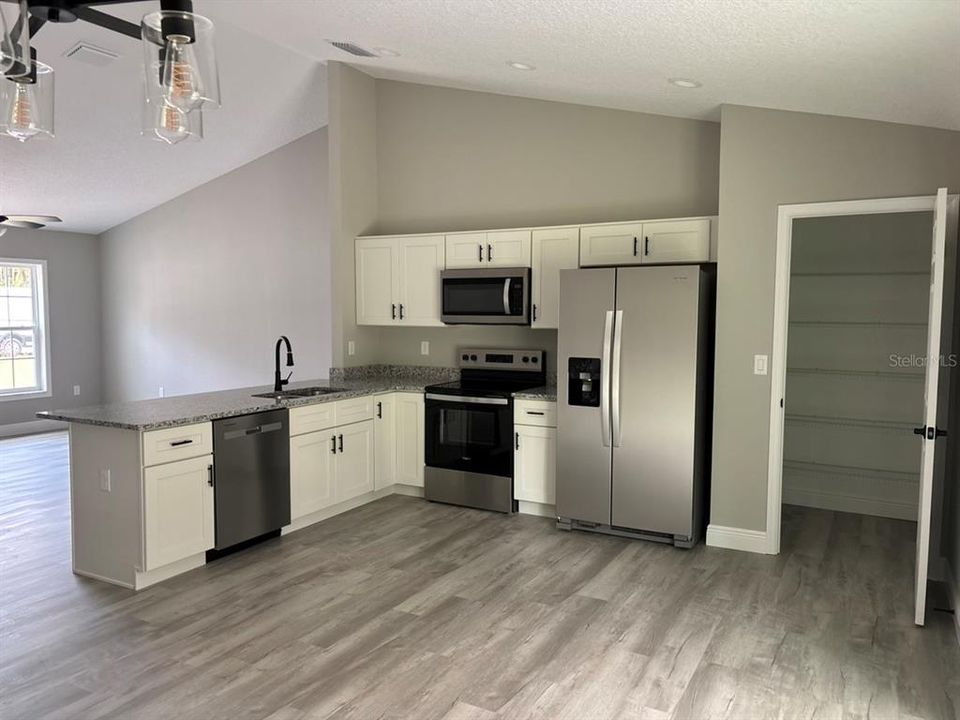 Active With Contract: $239,900 (3 beds, 2 baths, 1405 Square Feet)