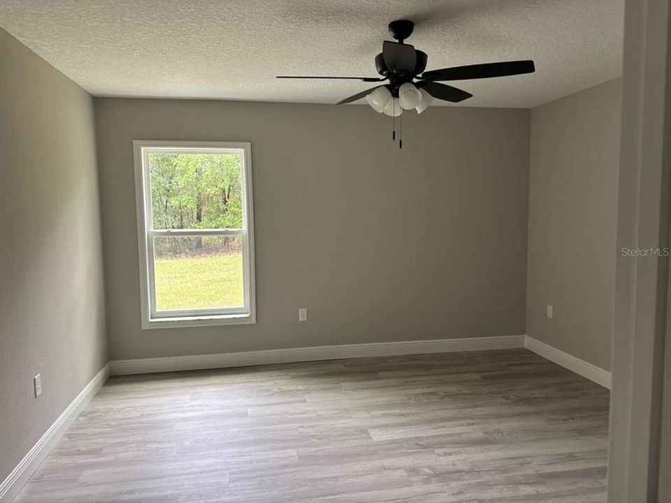Active With Contract: $239,900 (3 beds, 2 baths, 1405 Square Feet)