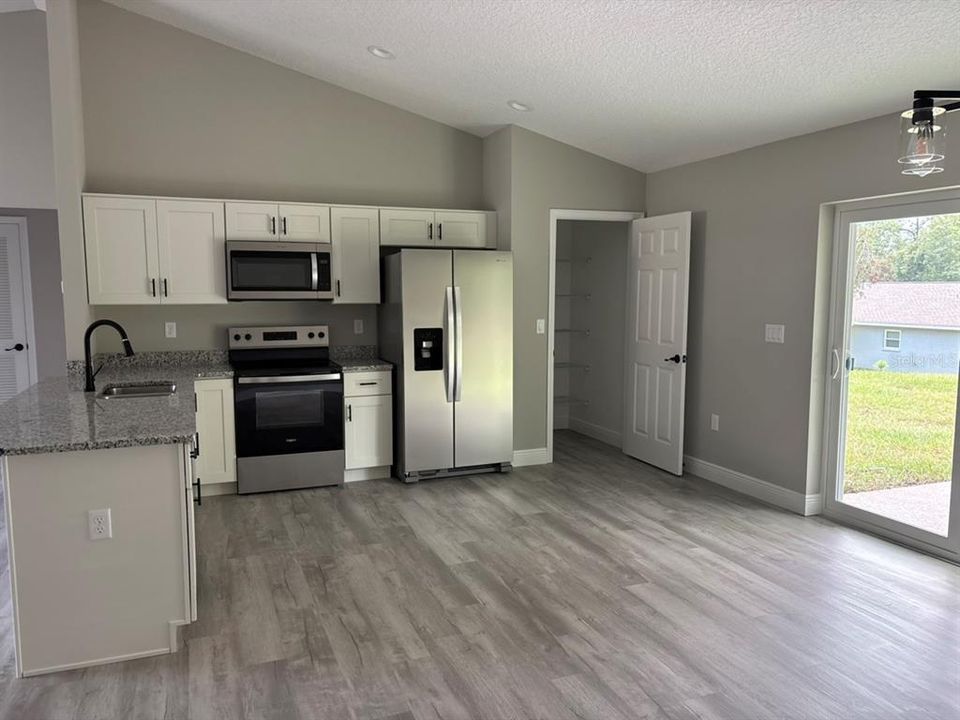 Active With Contract: $239,900 (3 beds, 2 baths, 1405 Square Feet)