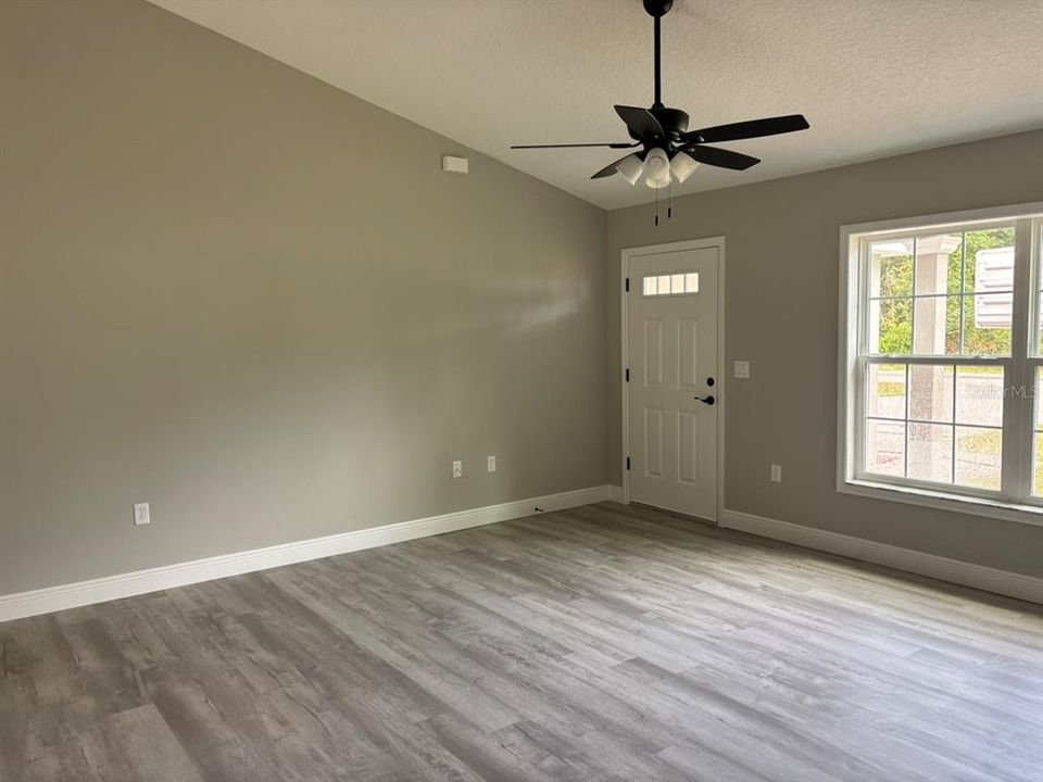 Active With Contract: $239,900 (3 beds, 2 baths, 1405 Square Feet)