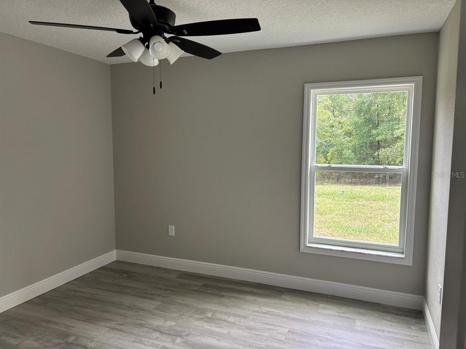 Active With Contract: $239,900 (3 beds, 2 baths, 1405 Square Feet)