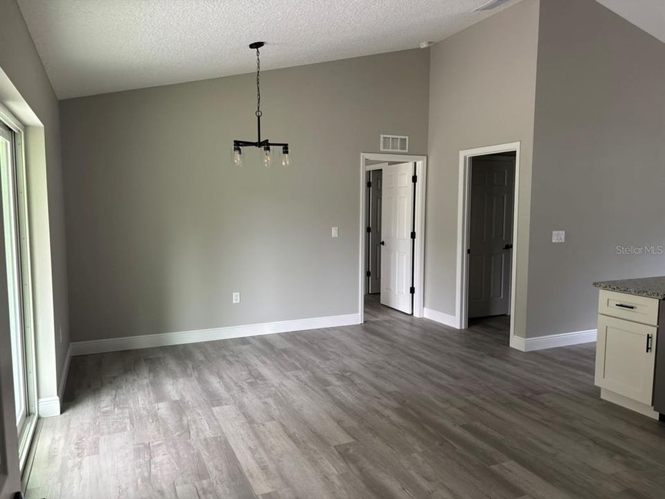 Active With Contract: $239,900 (3 beds, 2 baths, 1405 Square Feet)