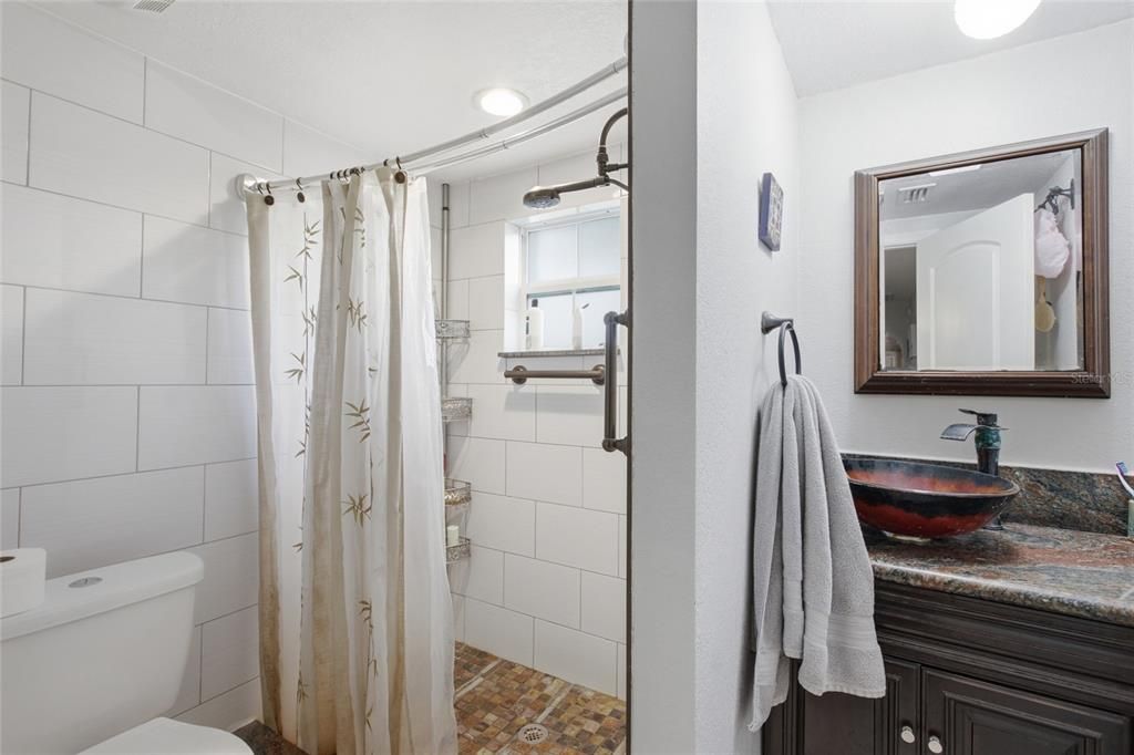На продажу: $399,000 (4 спален, 2 ванн, 1824 Квадратных фут)