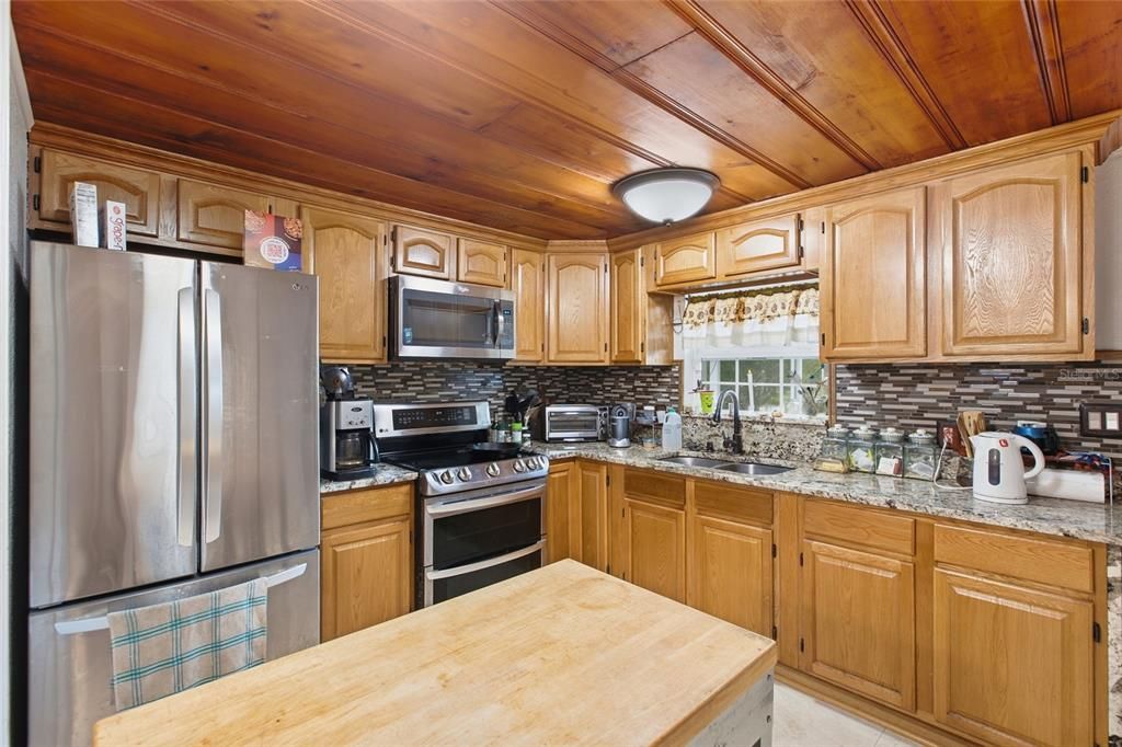 На продажу: $399,000 (4 спален, 2 ванн, 1824 Квадратных фут)