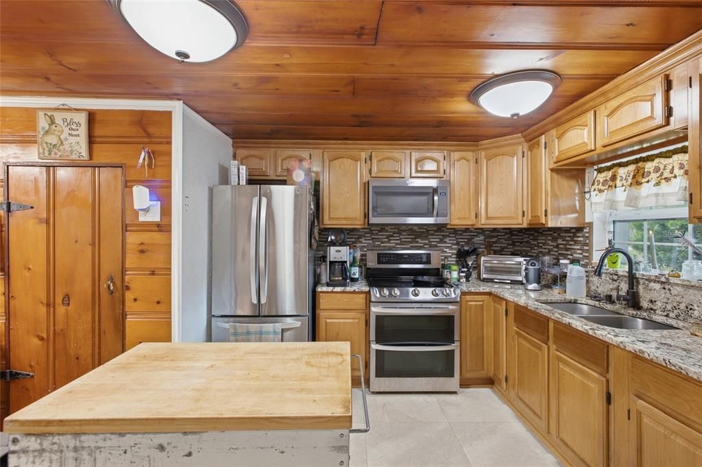 На продажу: $399,000 (4 спален, 2 ванн, 1824 Квадратных фут)