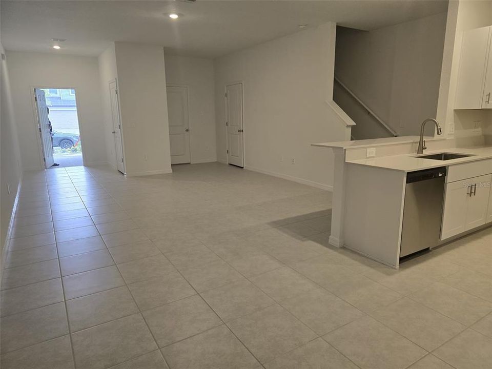 For Rent: $2,100 (3 beds, 2 baths, 1666 Square Feet)