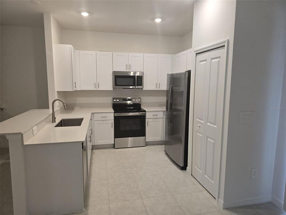 For Rent: $2,100 (3 beds, 2 baths, 1666 Square Feet)
