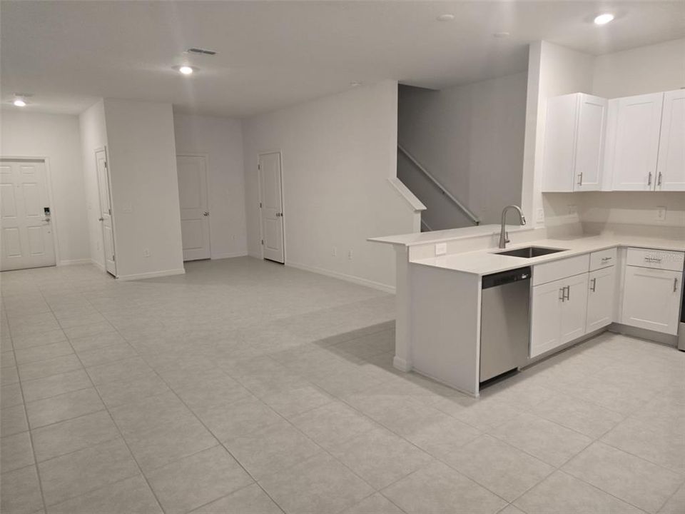 For Rent: $2,100 (3 beds, 2 baths, 1666 Square Feet)