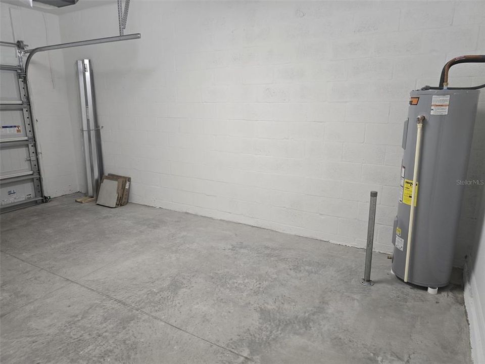 For Rent: $2,100 (3 beds, 2 baths, 1666 Square Feet)