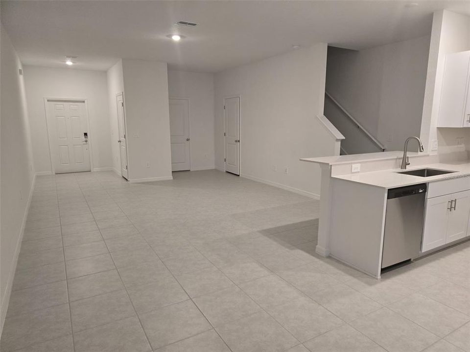 For Rent: $2,100 (3 beds, 2 baths, 1666 Square Feet)