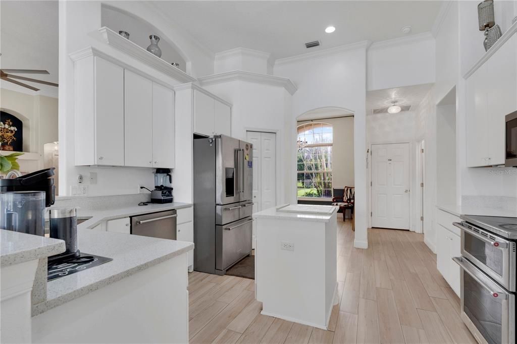En Venta: $585,000 (4 camas, 3 baños, 2905 Pies cuadrados)