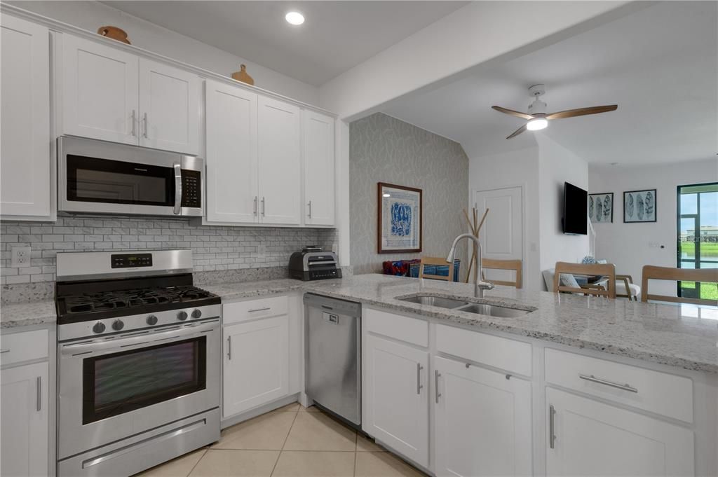For Rent: $3,000 (3 beds, 2 baths, 1925 Square Feet)