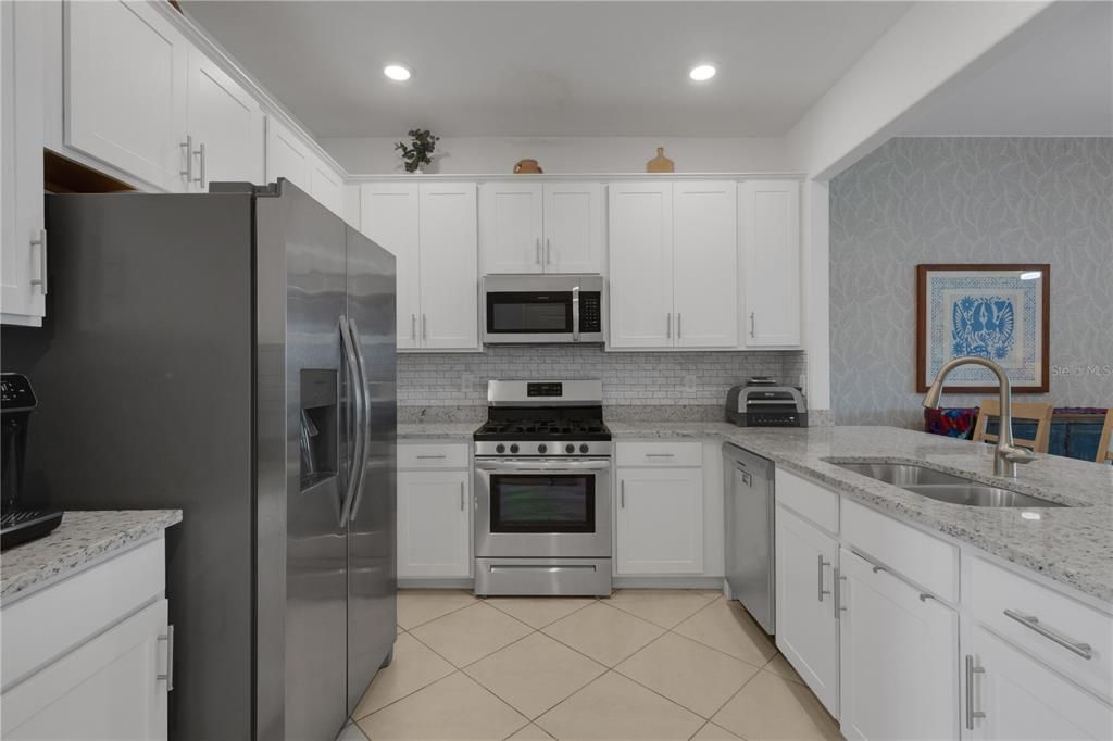 For Rent: $3,000 (3 beds, 2 baths, 1925 Square Feet)