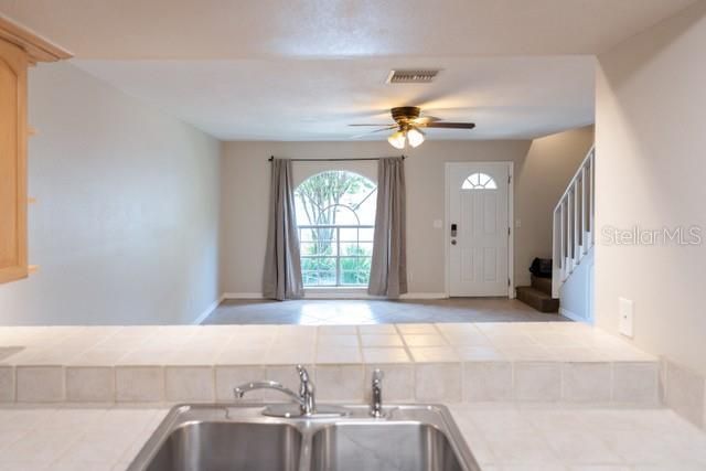 For Rent: $1,975 (2 beds, 2 baths, 1124 Square Feet)