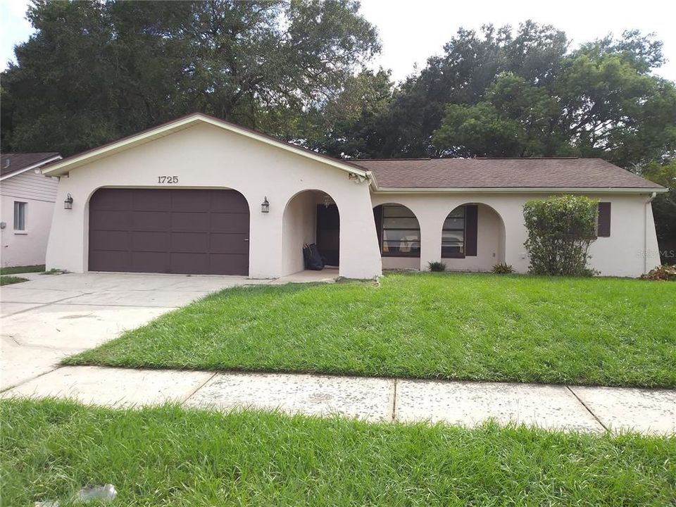 For Rent: $2,000 (3 beds, 2 baths, 1948 Square Feet)