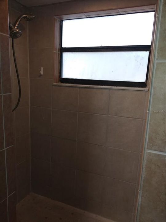 For Rent: $2,000 (3 beds, 2 baths, 1948 Square Feet)