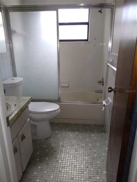 For Rent: $2,000 (3 beds, 2 baths, 1948 Square Feet)