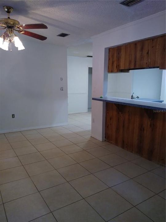 For Rent: $2,000 (3 beds, 2 baths, 1948 Square Feet)