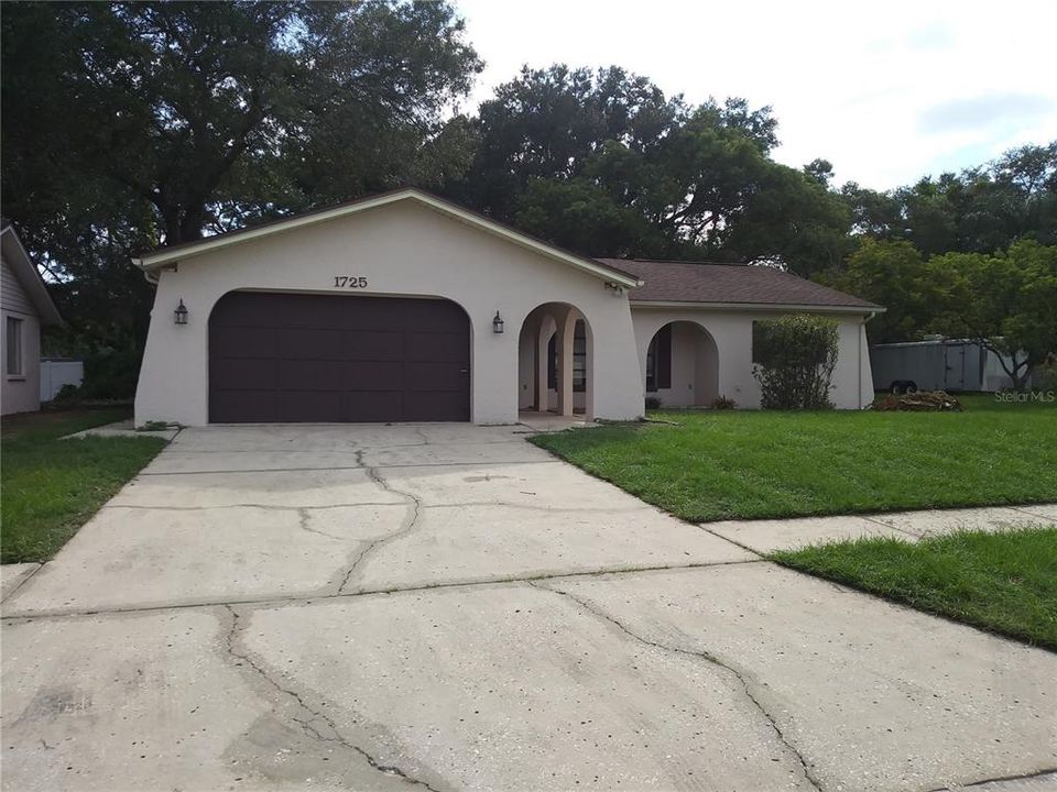 For Rent: $2,000 (3 beds, 2 baths, 1948 Square Feet)