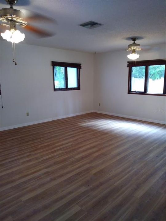 For Rent: $2,000 (3 beds, 2 baths, 1948 Square Feet)