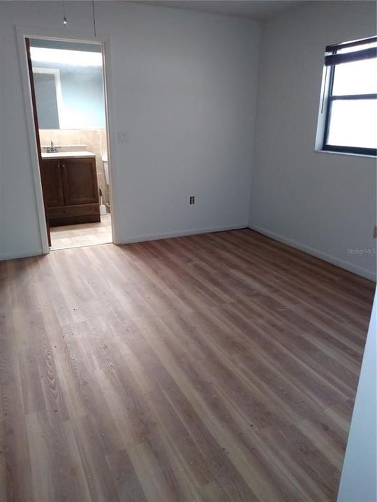 For Rent: $2,000 (3 beds, 2 baths, 1948 Square Feet)