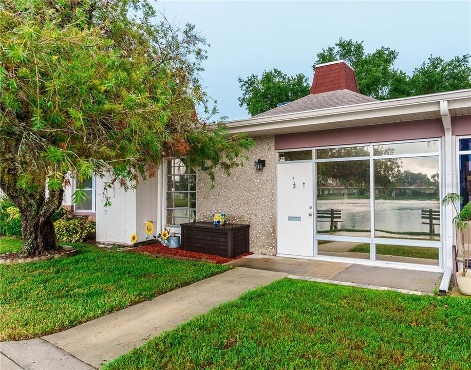 For Sale: $119,000 (1 beds, 1 baths, 576 Square Feet)