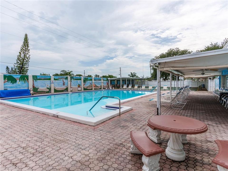 For Sale: $119,000 (1 beds, 1 baths, 576 Square Feet)