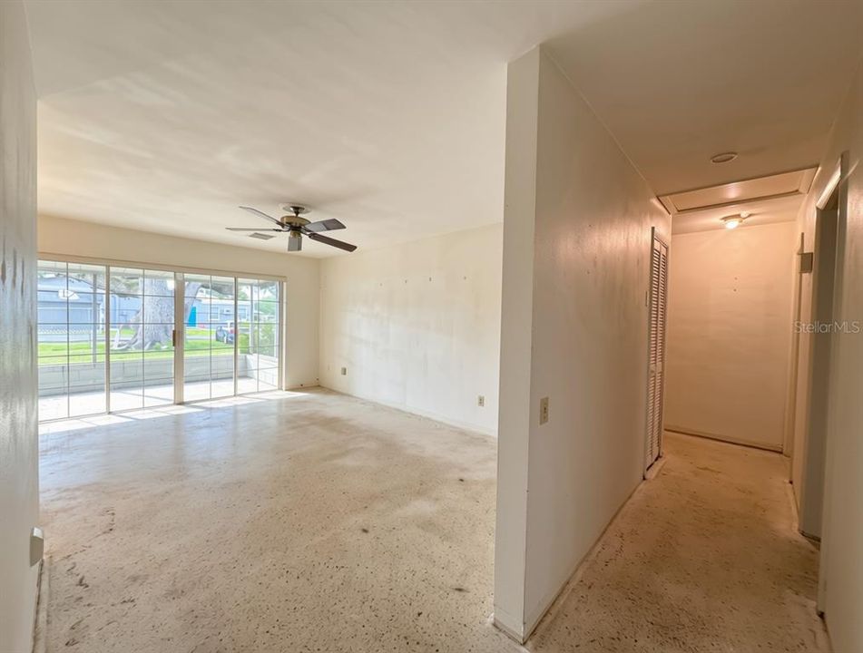 Activo con contrato: $305,000 (3 camas, 2 baños, 1136 Pies cuadrados)