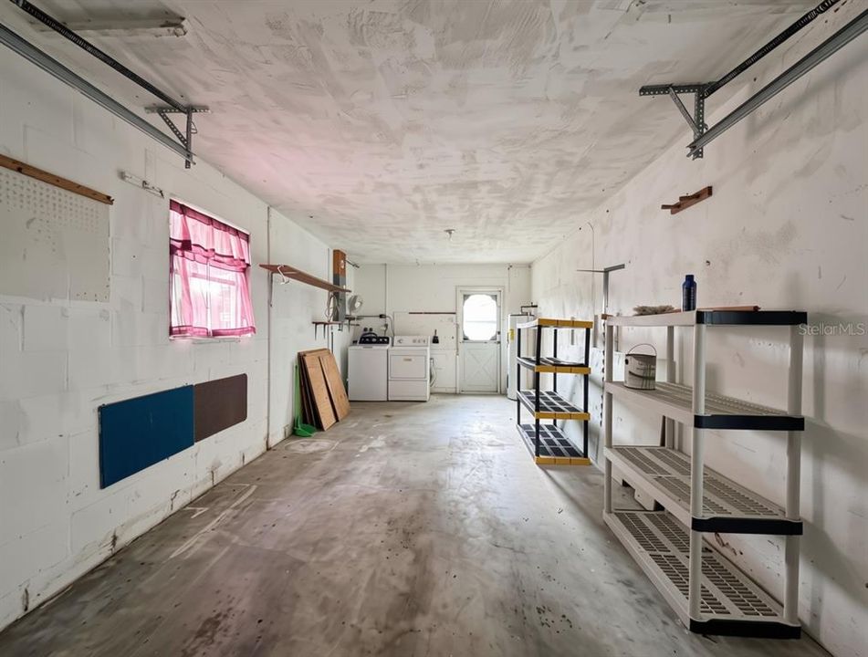 Activo con contrato: $305,000 (3 camas, 2 baños, 1136 Pies cuadrados)