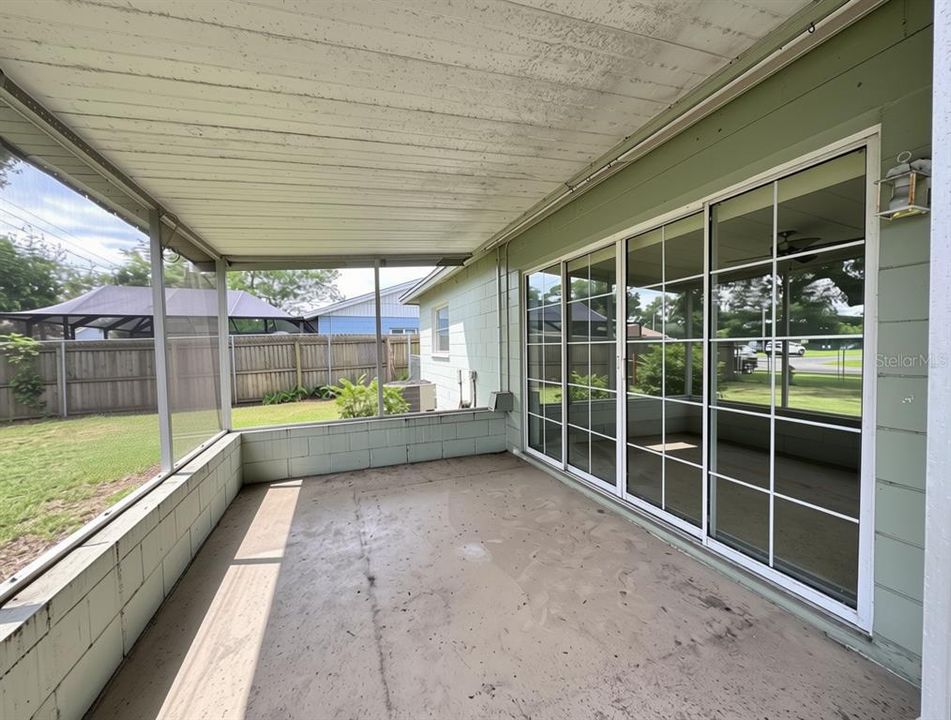 Activo con contrato: $305,000 (3 camas, 2 baños, 1136 Pies cuadrados)