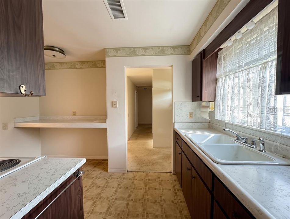 Activo con contrato: $305,000 (3 camas, 2 baños, 1136 Pies cuadrados)