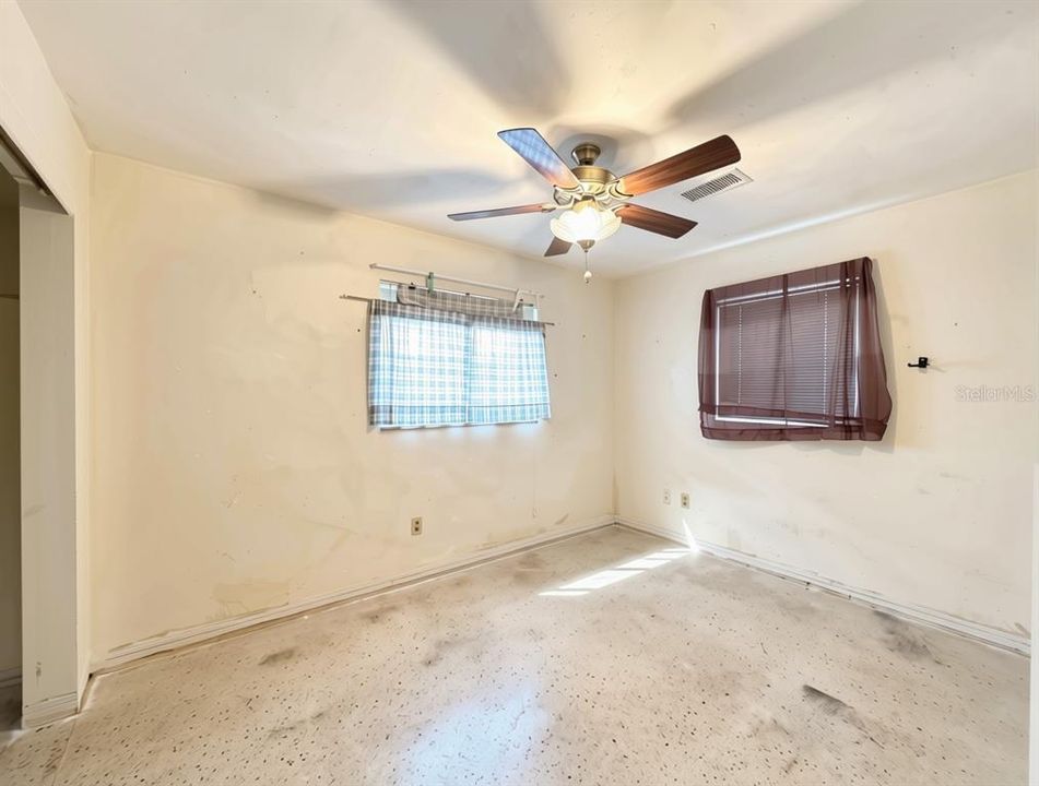 Activo con contrato: $305,000 (3 camas, 2 baños, 1136 Pies cuadrados)