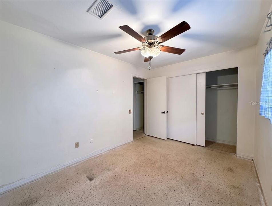 Activo con contrato: $305,000 (3 camas, 2 baños, 1136 Pies cuadrados)