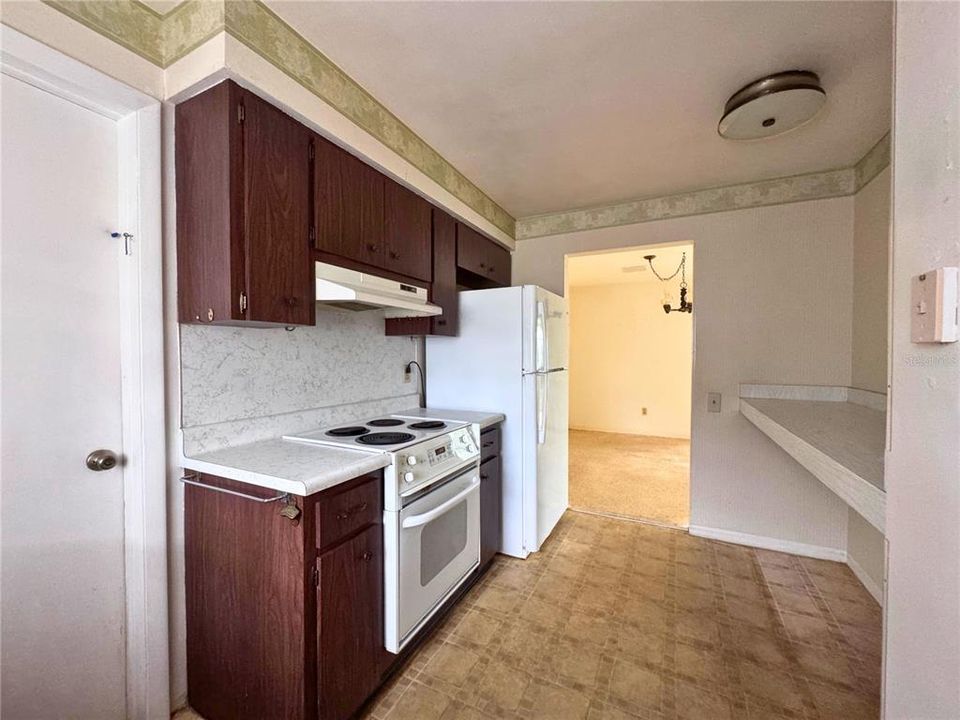 Activo con contrato: $305,000 (3 camas, 2 baños, 1136 Pies cuadrados)