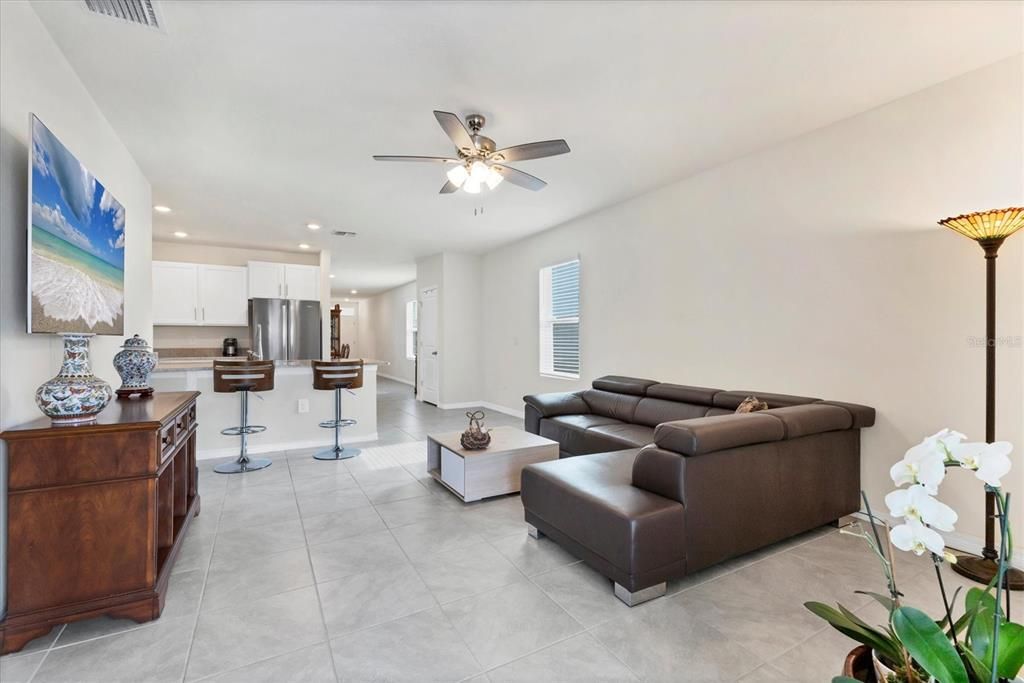 For Rent: $2,700 (3 beds, 2 baths, 1561 Square Feet)